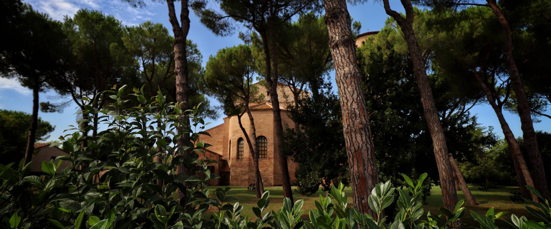 Basilica di Sant'Apollinare in Classe, Ravenna (retro della Basilica) photo by Stefano Casano